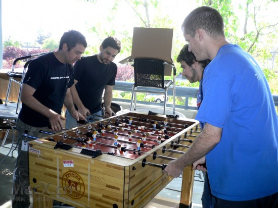 apple_hqfoosball-550x412.jpg